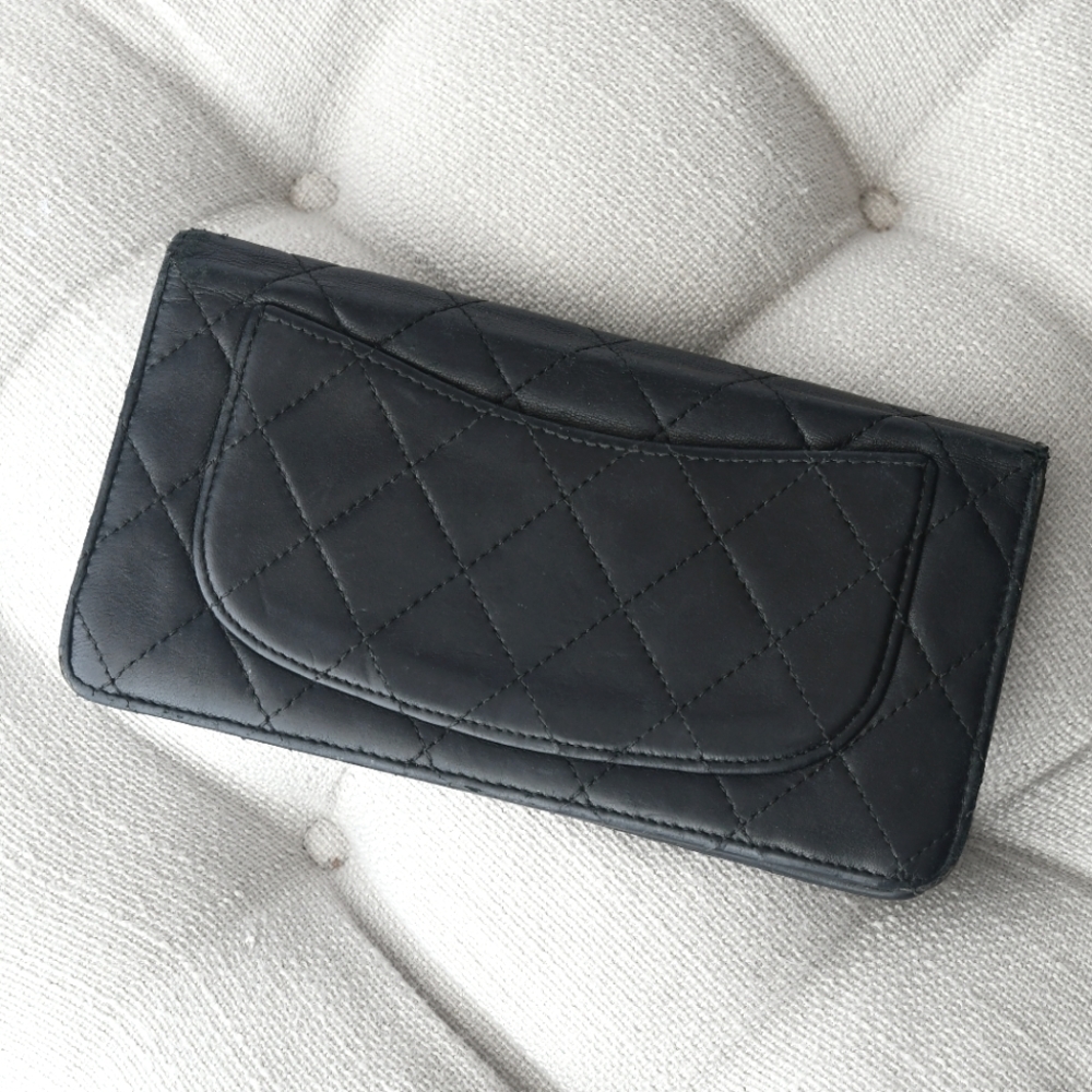 SOLD🥀 Authentic CHANEL Lambskin Quilted Yen Wallet in Black ~ Room For iPhones - Picture 2 of 13